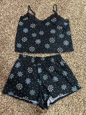 Colsie Black Snowflake Print Pajama Bottoms